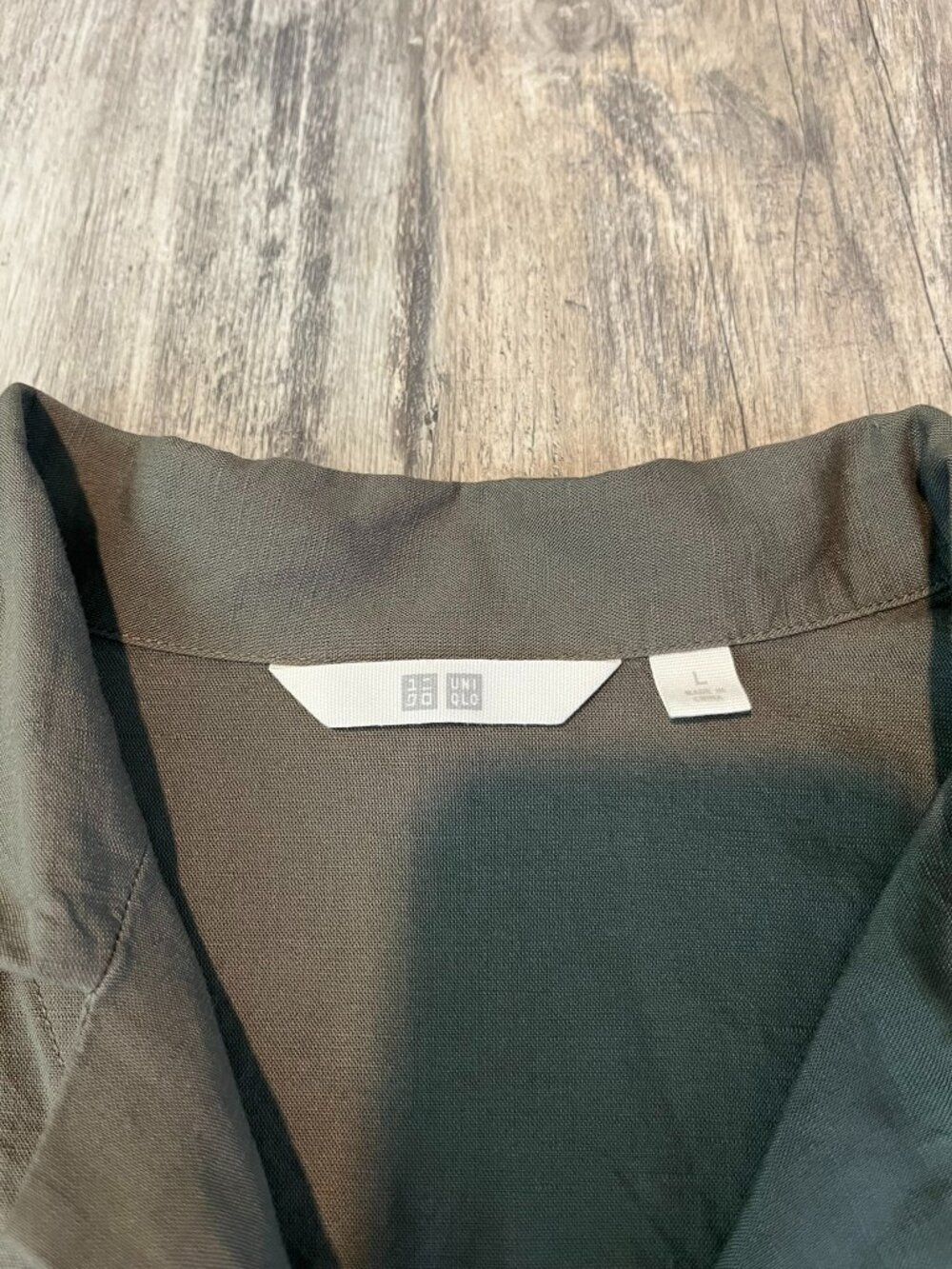 SALE! 2 Uniqlo W's Linen Blend Open Collar S/S Shirts, Black & Olive, Large - Picture 13 of 16